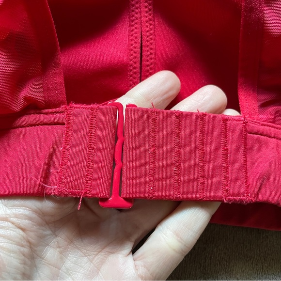 Fabletics Red Sports bra and leggings set 🔥 - Picture 6 of 13